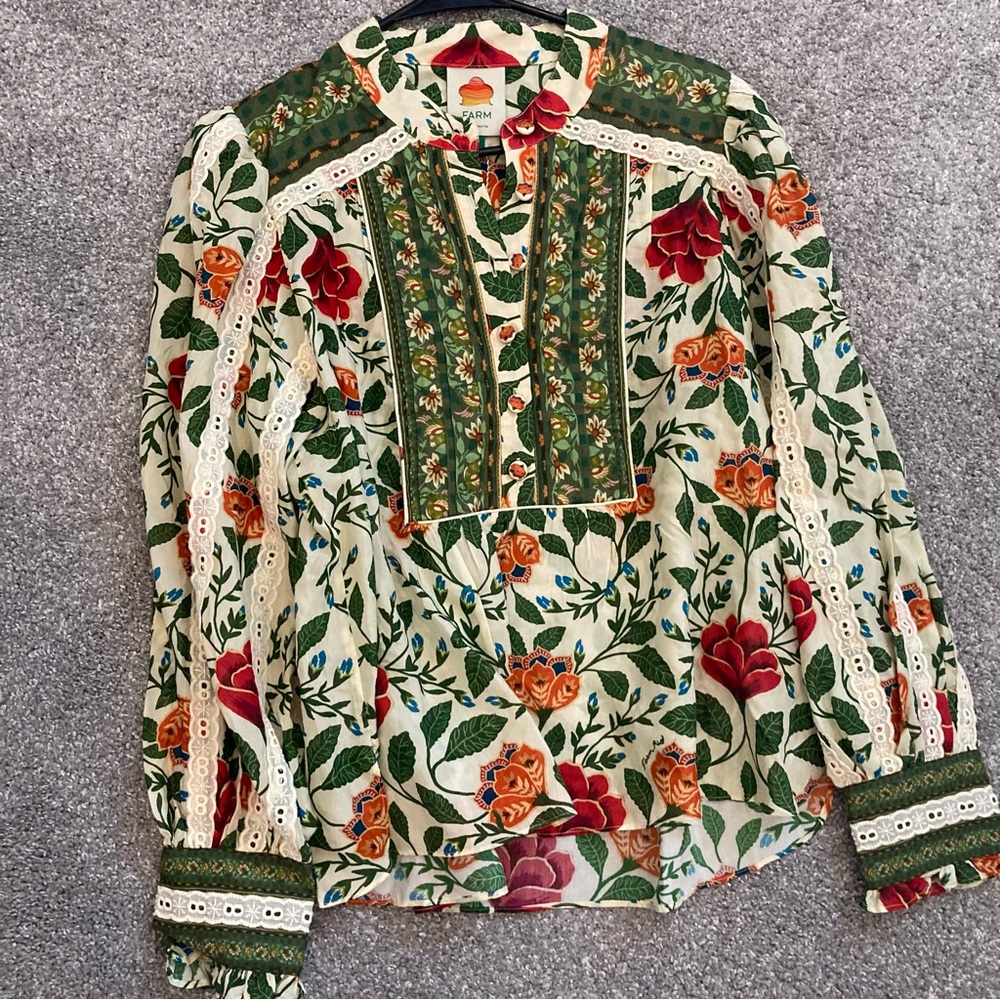 Farm Rio blouse NWT garden tapestry sand blouse
